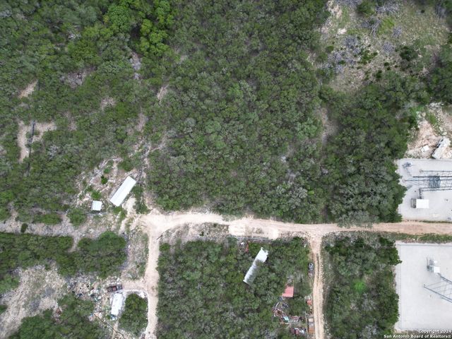 2991 AVENUE J, Lakehills, TX 78063