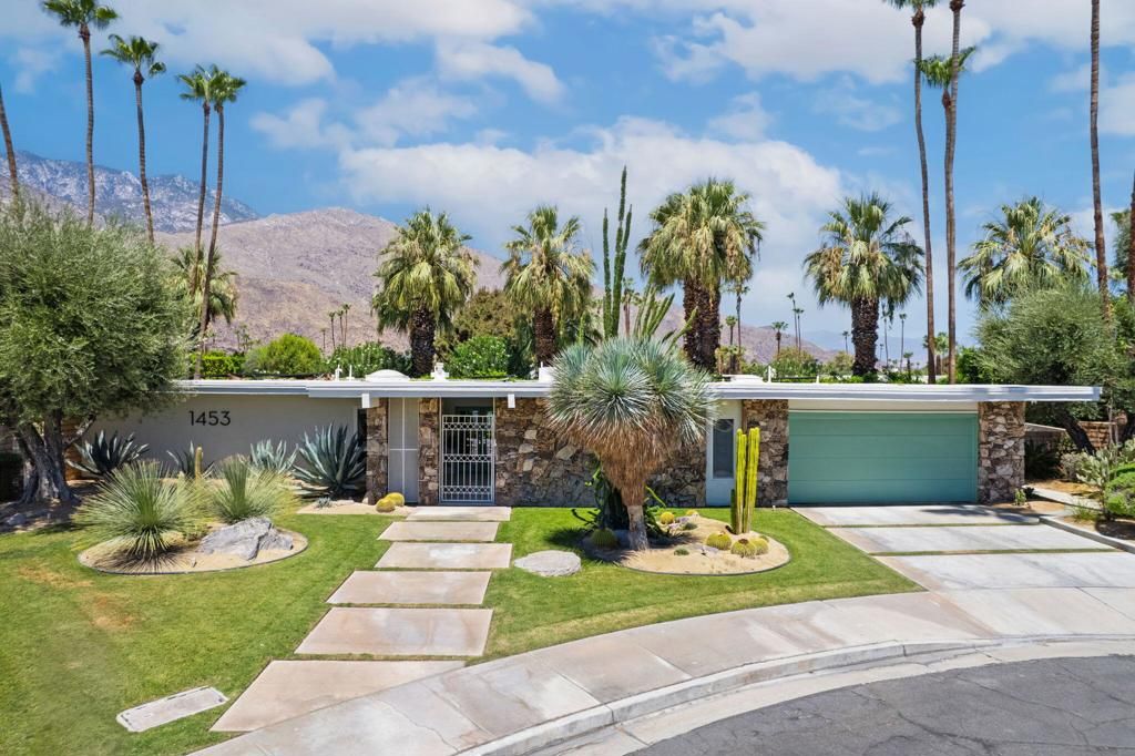 Image 4 of property listing at 1453 Plato Circle, Palm Springs, CA 92264