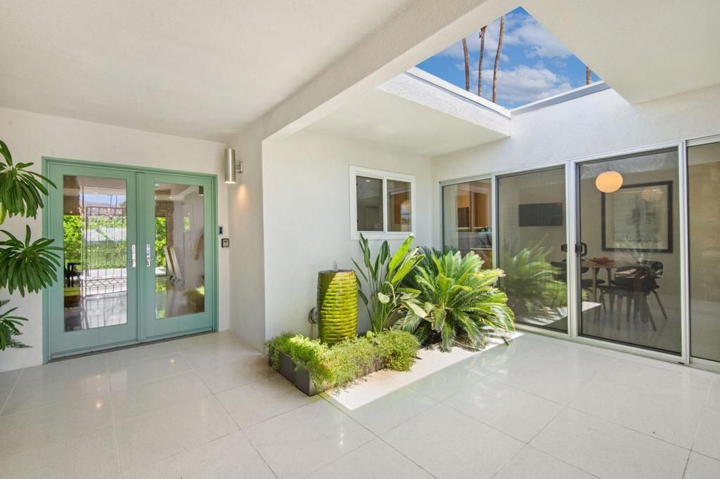 Image 6 of property listing at 1453 Plato Circle, Palm Springs, CA 92264