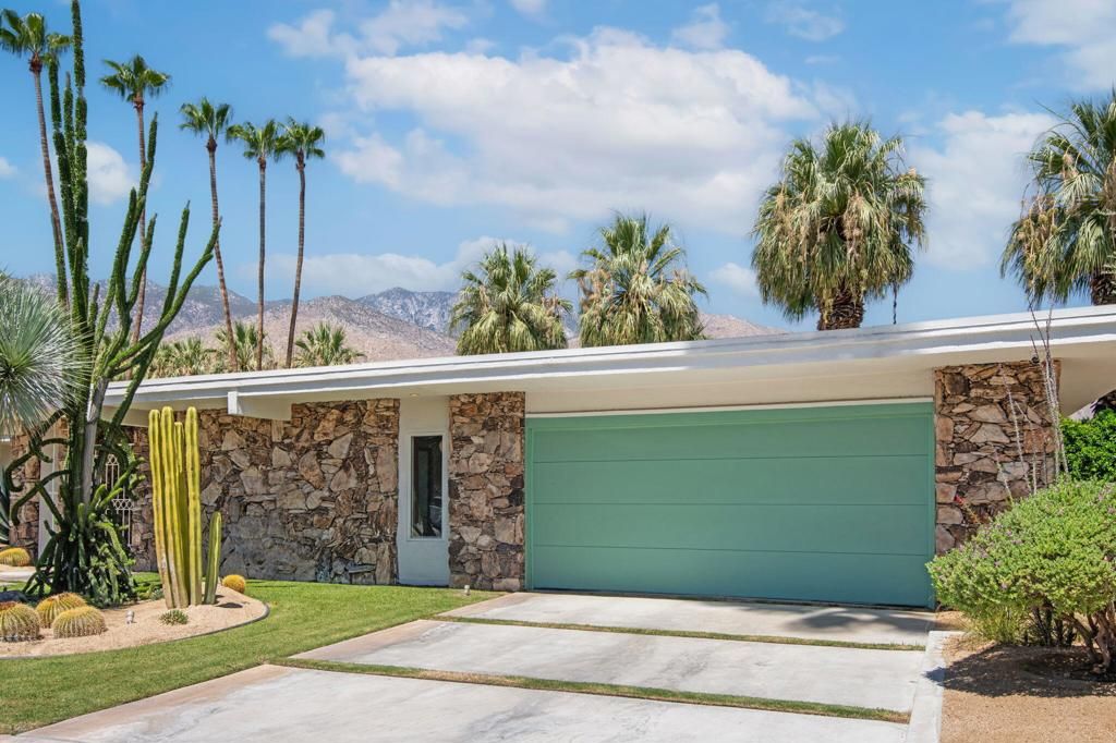 Image 7 of property listing at 1453 Plato Circle, Palm Springs, CA 92264