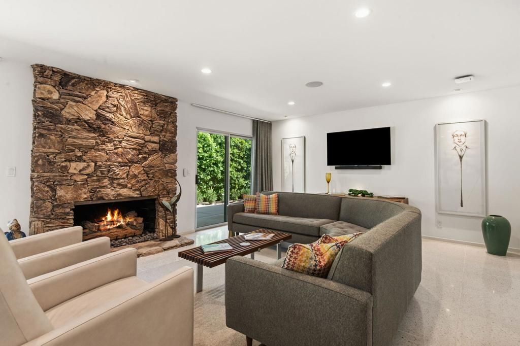 Image 8 of property listing at 1453 Plato Circle, Palm Springs, CA 92264