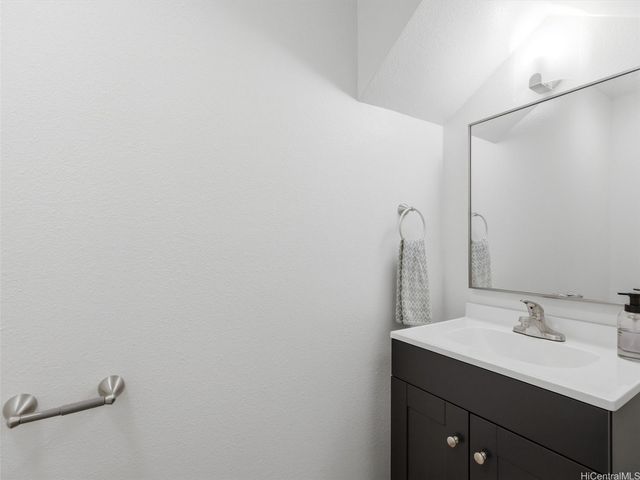 94-752 Lumiauau Street Z2, Waipahu, HI 96797