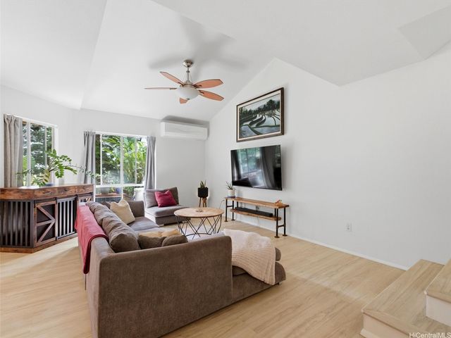 94-752 Lumiauau Street Z2, Waipahu, HI 96797