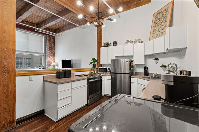 308 W 8th Street 303, Kansas City, MO 64105