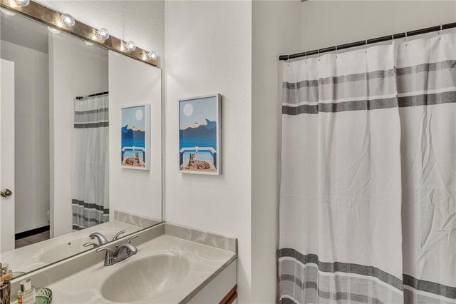 308 W 8th Street 303, Kansas City, MO 64105