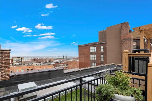 308 W 8th Street 303, Kansas City, MO 64105