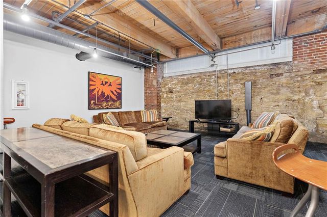 308 W 8th Street 303, Kansas City, MO 64105