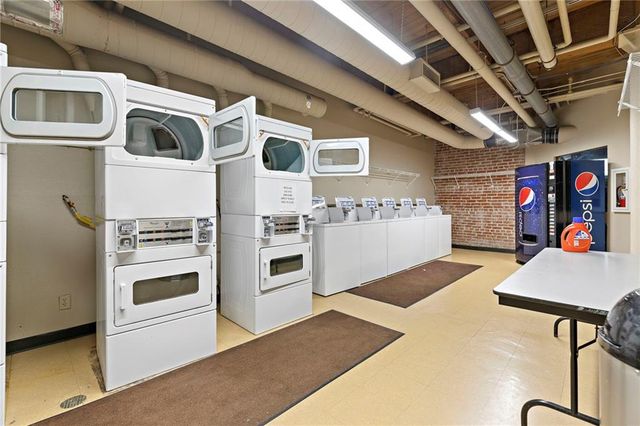 308 W 8th Street 303, Kansas City, MO 64105