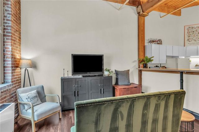 308 W 8th Street 303, Kansas City, MO 64105