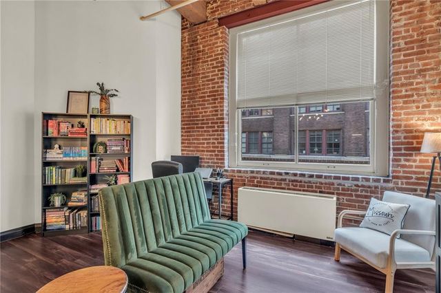 308 W 8th Street 303, Kansas City, MO 64105