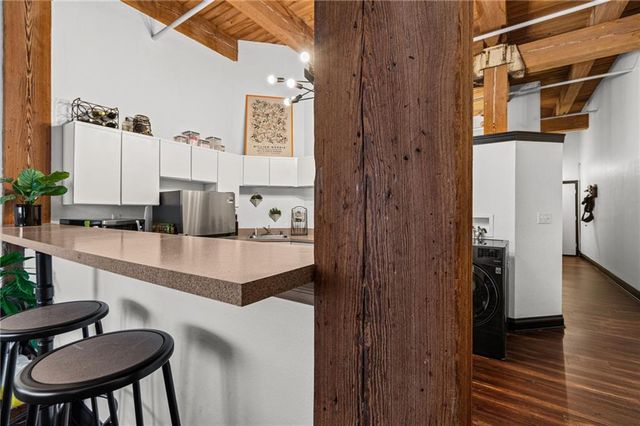 308 W 8th Street 303, Kansas City, MO 64105
