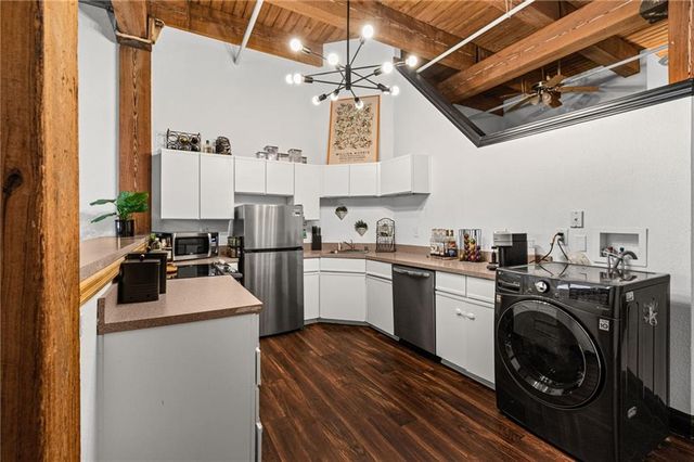 308 W 8th Street 303, Kansas City, MO 64105