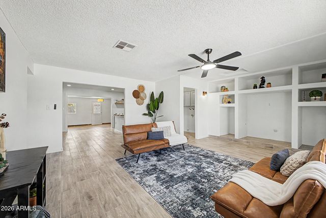 2025 W MOBILE Lane, Phoenix, AZ 85041