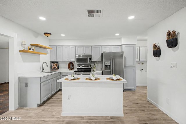 2025 W MOBILE Lane, Phoenix, AZ 85041