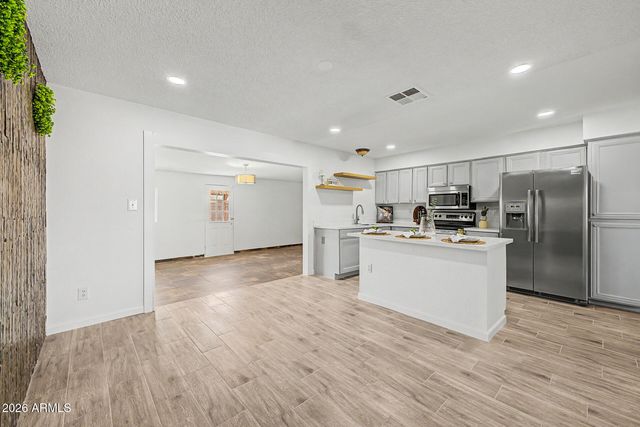 2025 W MOBILE Lane, Phoenix, AZ 85041