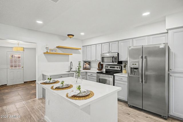 2025 W MOBILE Lane, Phoenix, AZ 85041