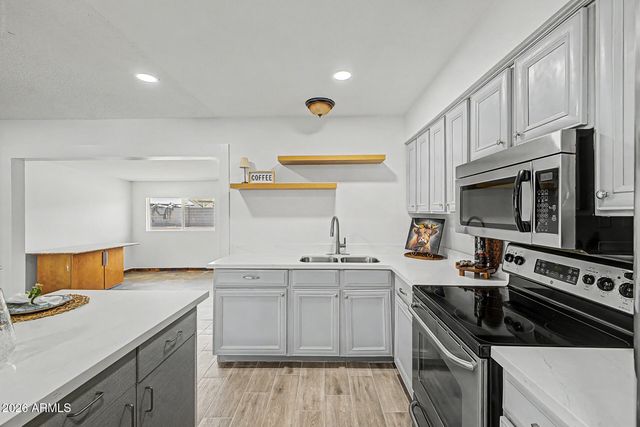 2025 W MOBILE Lane, Phoenix, AZ 85041