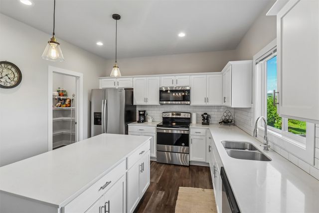 1600 E 18th Street, Norwalk, IA 50211