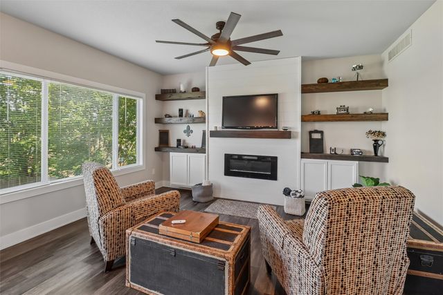 1600 E 18th Street, Norwalk, IA 50211