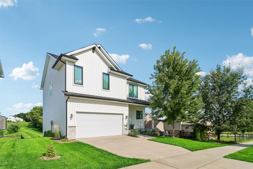 1600 E 18th Street, Norwalk, IA 50211