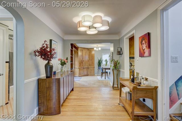 10074 Lincoln Drive, Huntington Woods, MI 48070