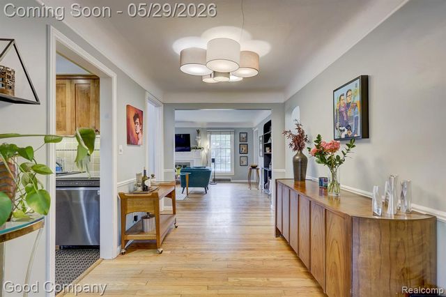 10074 Lincoln Drive, Huntington Woods, MI 48070