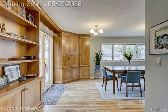 10074 Lincoln Drive, Huntington Woods, MI 48070