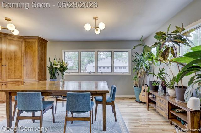 10074 Lincoln Drive, Huntington Woods, MI 48070