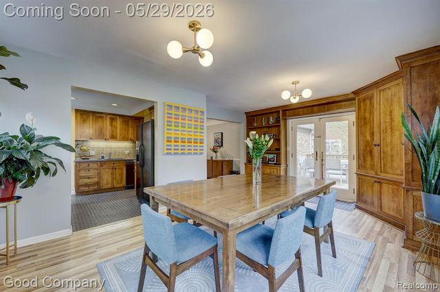 10074 Lincoln Drive, Huntington Woods, MI 48070