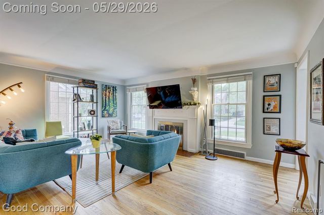 10074 Lincoln Drive, Huntington Woods, MI 48070