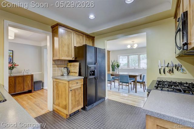 10074 Lincoln Drive, Huntington Woods, MI 48070