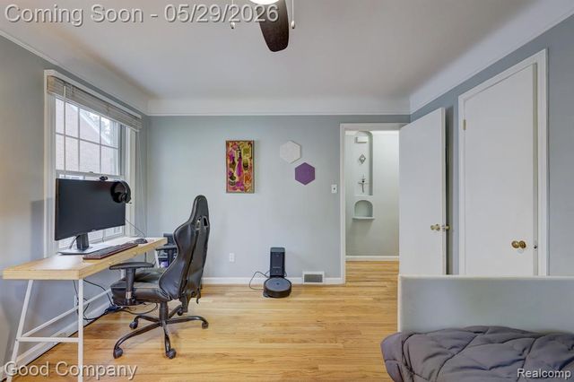 10074 Lincoln Drive, Huntington Woods, MI 48070