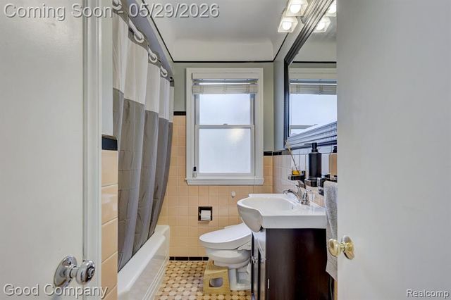 10074 Lincoln Drive, Huntington Woods, MI 48070