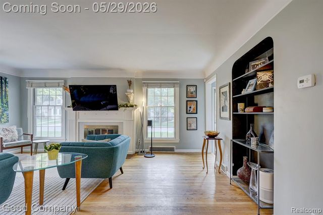 10074 Lincoln Drive, Huntington Woods, MI 48070