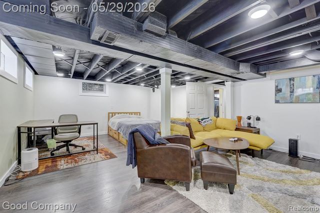 10074 Lincoln Drive, Huntington Woods, MI 48070