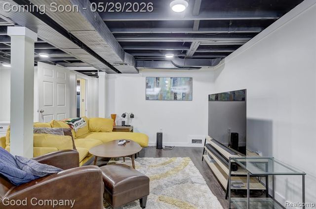 10074 Lincoln Drive, Huntington Woods, MI 48070