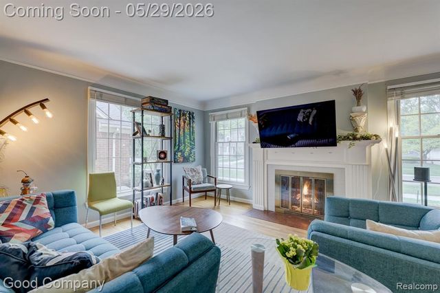 10074 Lincoln Drive, Huntington Woods, MI 48070
