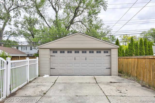 10074 Lincoln Drive, Huntington Woods, MI 48070