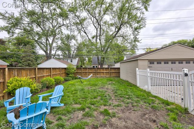 10074 Lincoln Drive, Huntington Woods, MI 48070