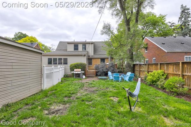 10074 Lincoln Drive, Huntington Woods, MI 48070