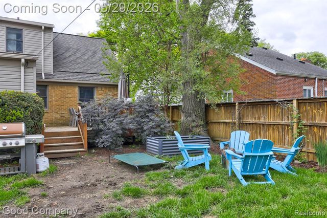 10074 Lincoln Drive, Huntington Woods, MI 48070