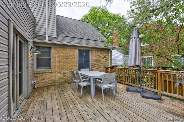 10074 Lincoln Drive, Huntington Woods, MI 48070
