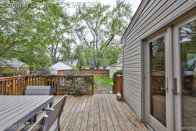 10074 Lincoln Drive, Huntington Woods, MI 48070