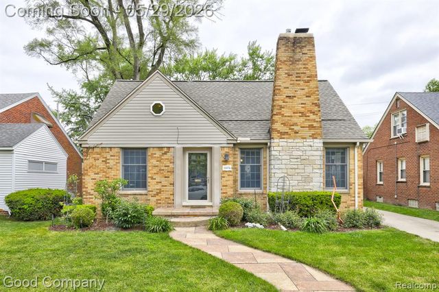 10074 Lincoln Drive, Huntington Woods, MI 48070