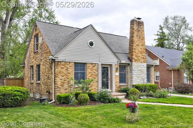 10074 Lincoln Drive, Huntington Woods, MI 48070