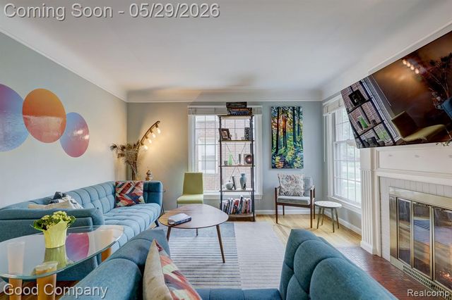 10074 Lincoln Drive, Huntington Woods, MI 48070