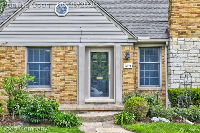 10074 Lincoln Drive, Huntington Woods, MI 48070