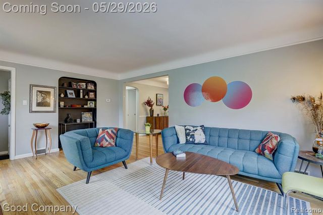 10074 Lincoln Drive, Huntington Woods, MI 48070