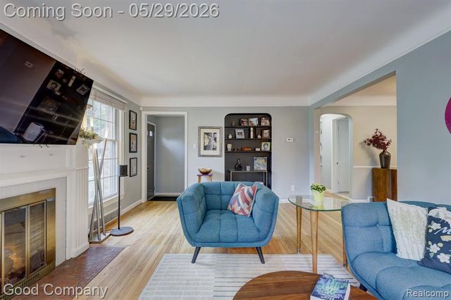 10074 Lincoln Drive, Huntington Woods, MI 48070