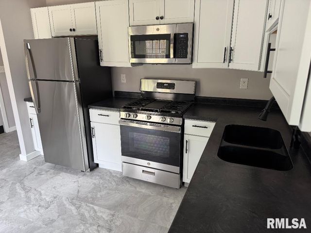 5821 N GRACELAND Drive, Peoria, IL 61614